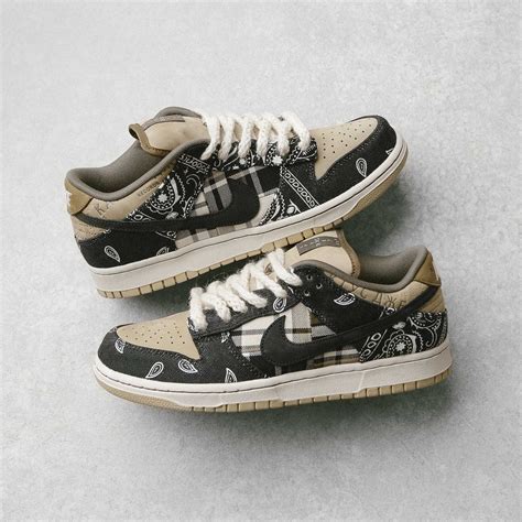 travis scott sb dunk lows